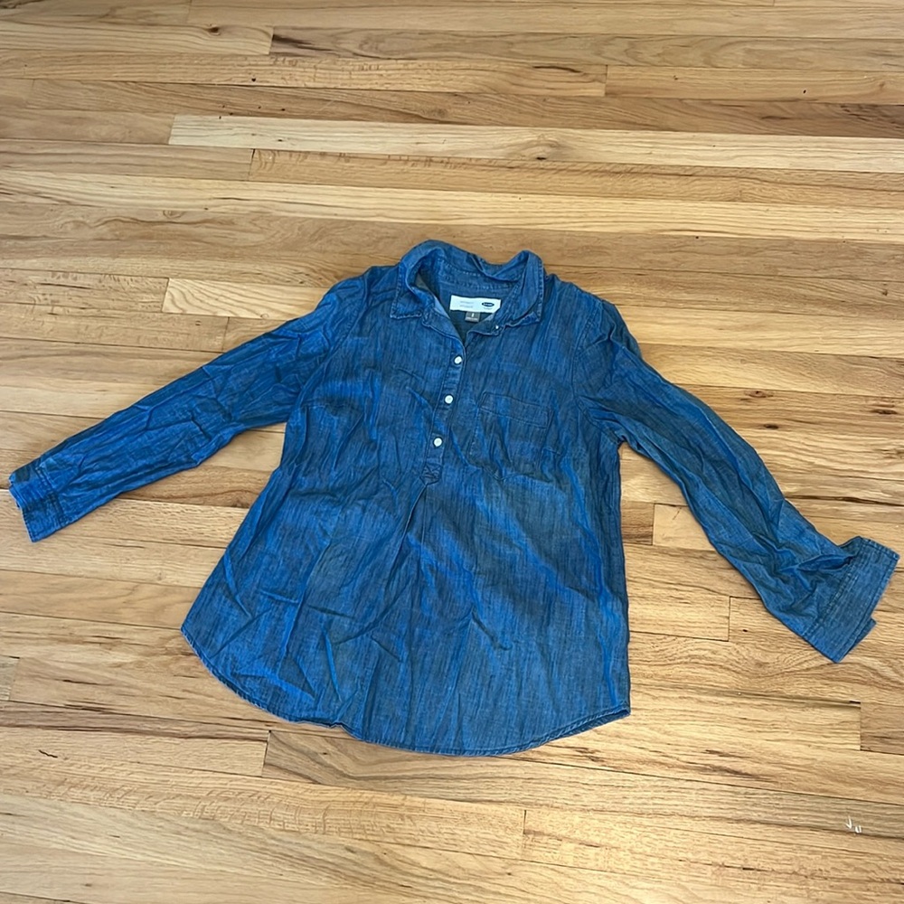Old Navy maternity chambray/denim shirt